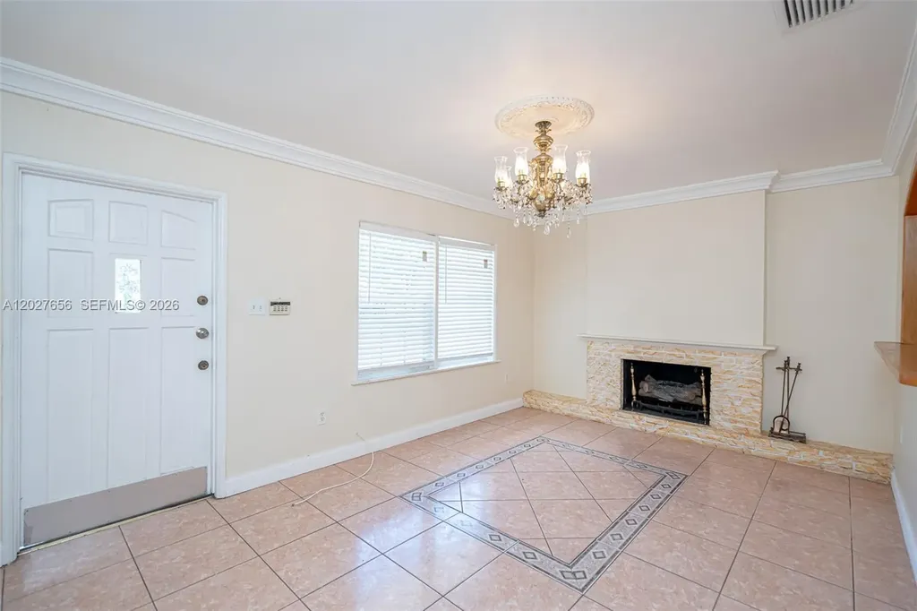 5613 Pierce Street Hollywood FL 33021
