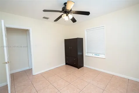 5613 Pierce Street Hollywood FL 33021