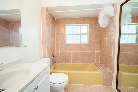 5613 Pierce Street Hollywood FL 33021