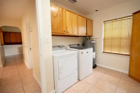 5613 Pierce Street Hollywood FL 33021