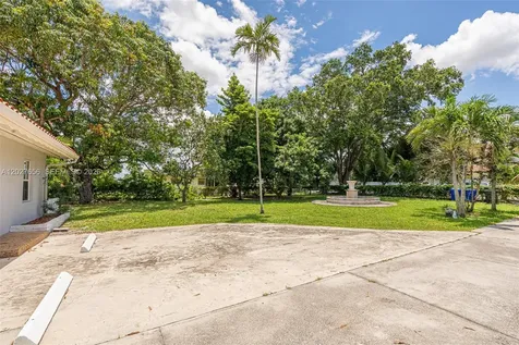 5613 Pierce Street Hollywood FL 33021