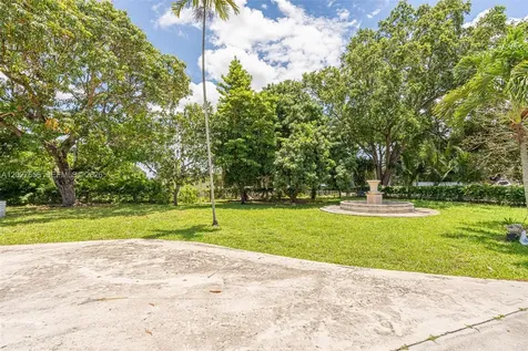 5613 Pierce Street Hollywood FL 33021