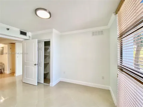 20505 E Country Club Drive Aventura FL 33180