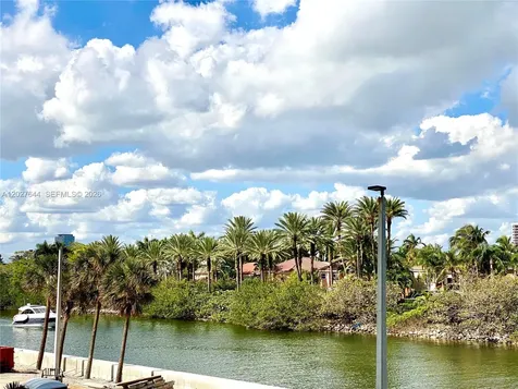 20505 E Country Club Drive Aventura FL 33180