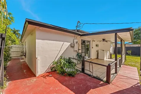 4917 SW 43rd Terrace Dania Beach FL 33314