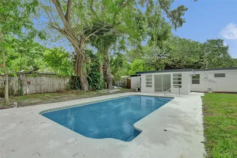 112 Edmund Road West Park FL 33023