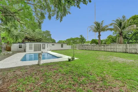 112 Edmund Road West Park FL 33023