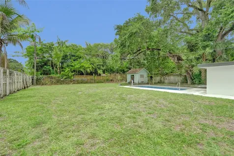 112 Edmund Road West Park FL 33023