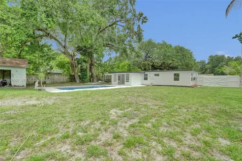 112 Edmund Road West Park FL 33023