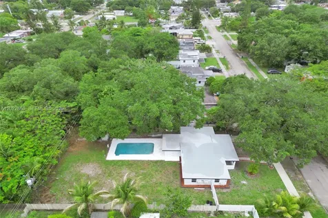 112 Edmund Road West Park FL 33023