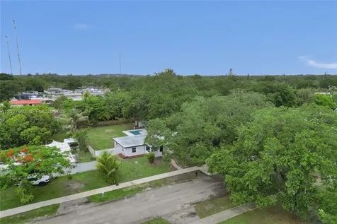 112 Edmund Road West Park FL 33023