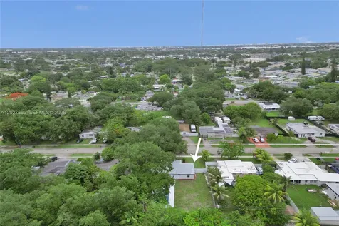 112 Edmund Road West Park FL 33023