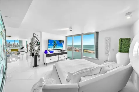 400 S Pointe Drive Miami Beach FL 33139