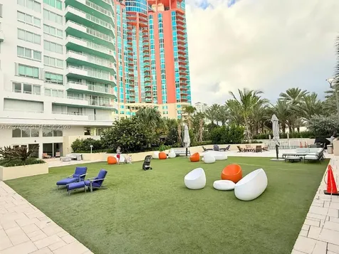 400 S Pointe Drive Miami Beach FL 33139