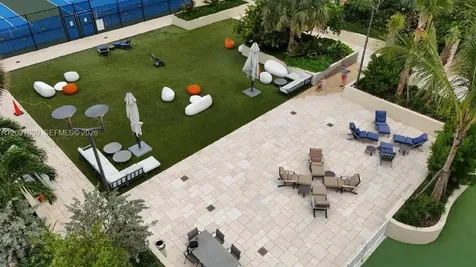 400 S Pointe Drive Miami Beach FL 33139