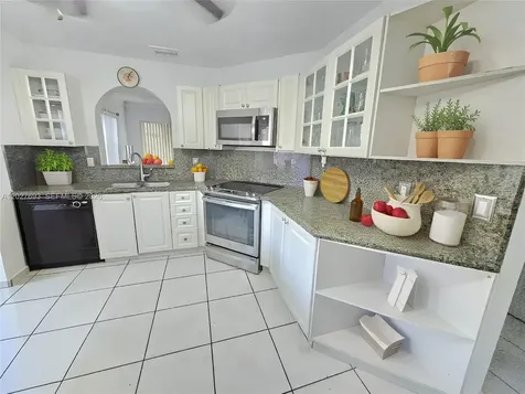7255 NW 173rd Drive Hialeah FL 33015