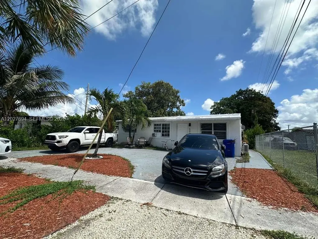 685 SW 7th Terrace Dania Beach FL 33004