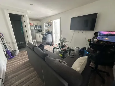 685 SW 7th Terrace Dania Beach FL 33004