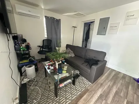 685 SW 7th Terrace Dania Beach FL 33004
