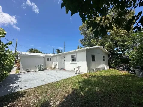 685 SW 7th Terrace Dania Beach FL 33004