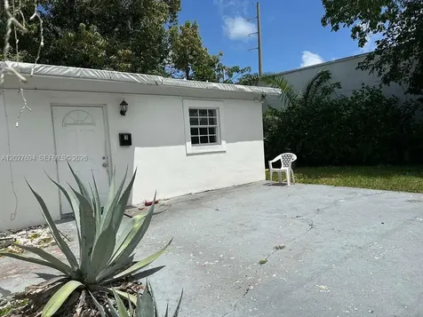 685 SW 7th Terrace Dania Beach FL 33004
