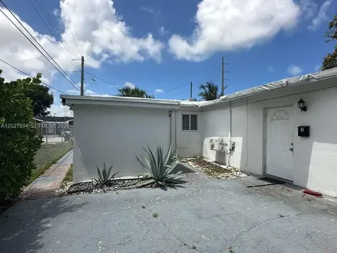 685 SW 7th Terrace Dania Beach FL 33004