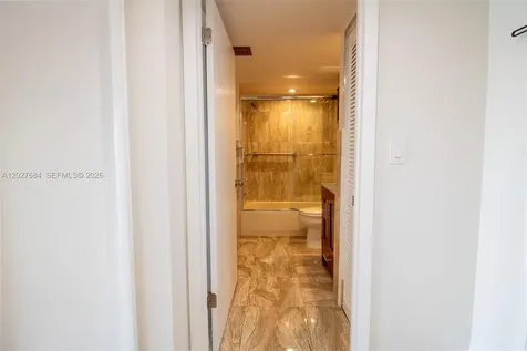 995 SW 84th Avenue Miami FL 33144