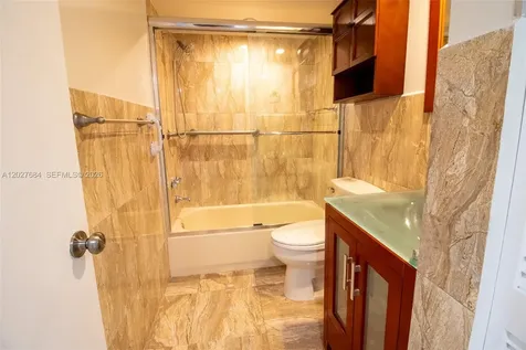 995 SW 84th Avenue Miami FL 33144