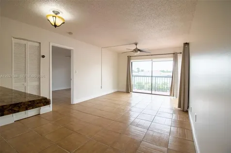 995 SW 84th Avenue Miami FL 33144