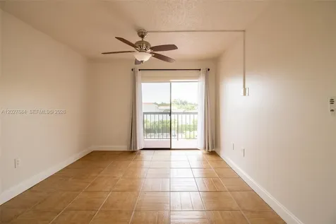 995 SW 84th Avenue Miami FL 33144