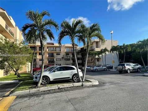 995 SW 84th Avenue Miami FL 33144
