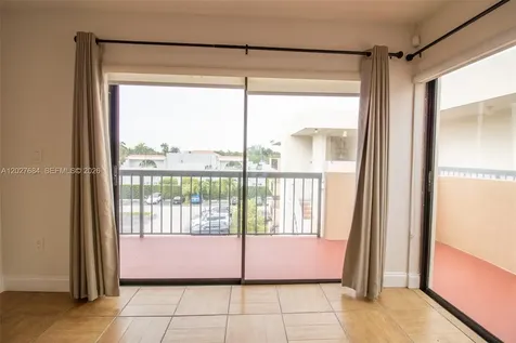 995 SW 84th Avenue Miami FL 33144