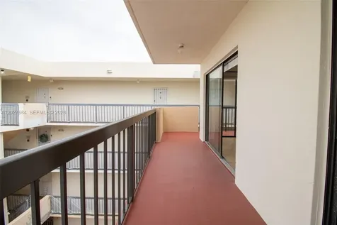 995 SW 84th Avenue Miami FL 33144