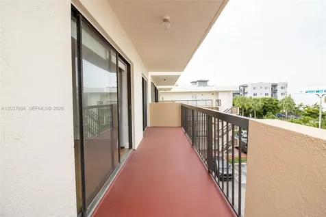 995 SW 84th Avenue Miami FL 33144