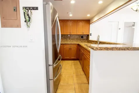 995 SW 84th Avenue Miami FL 33144