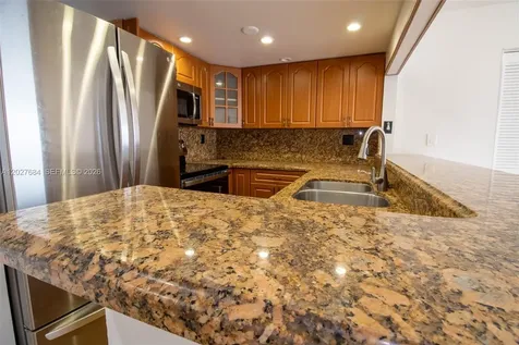 995 SW 84th Avenue Miami FL 33144