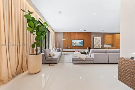 8162 NW 48th Terrace Doral FL 33166