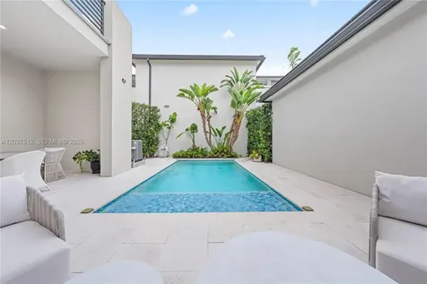 8162 NW 48th Terrace Doral FL 33166