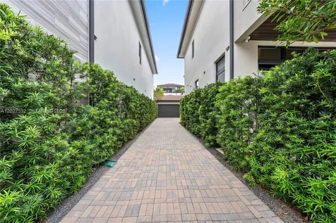 8162 NW 48th Terrace Doral FL 33166