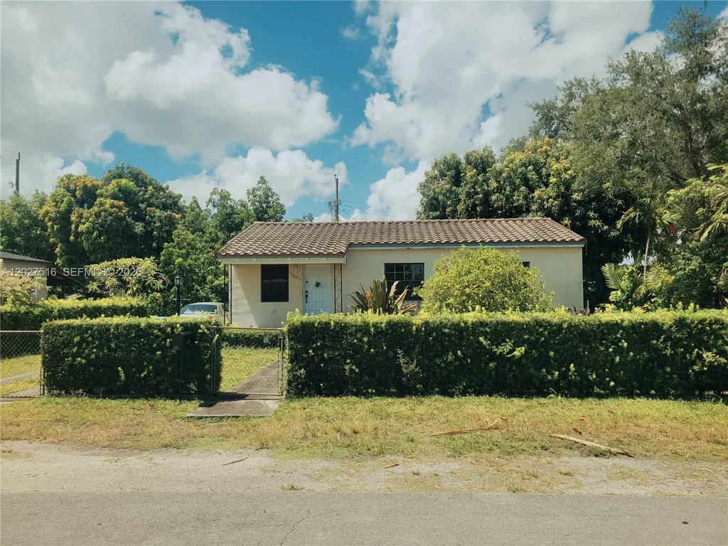 7305 SW 17th Terrace Miami FL 33155
