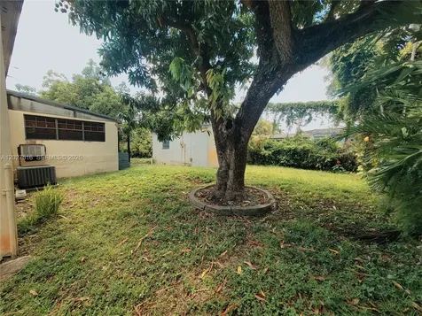 7305 SW 17th Terrace Miami FL 33155