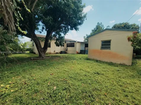 7305 SW 17th Terrace Miami FL 33155
