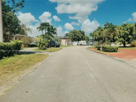 7305 SW 17th Terrace Miami FL 33155