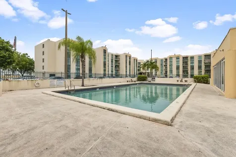 2075 SW 122nd Avenue Miami FL 33175