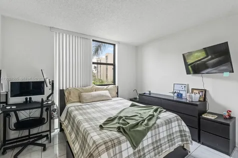 2075 SW 122nd Avenue Miami FL 33175