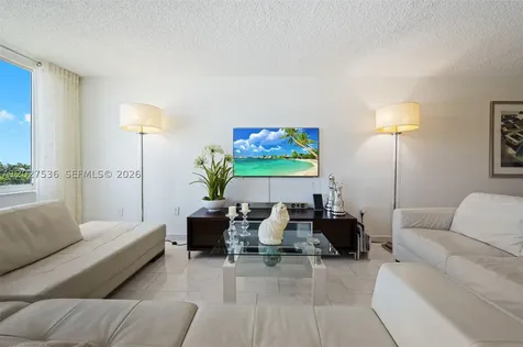 17890 W Dixie Highway North Miami Beach FL 33160