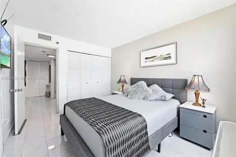 17890 Dixie North Miami Beach FL 33160