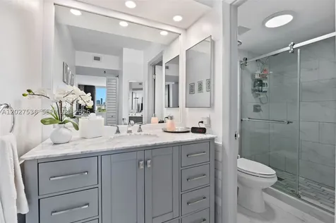 17890 W Dixie Highway North Miami Beach FL 33160