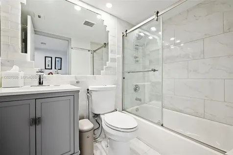 17890 Dixie North Miami Beach FL 33160
