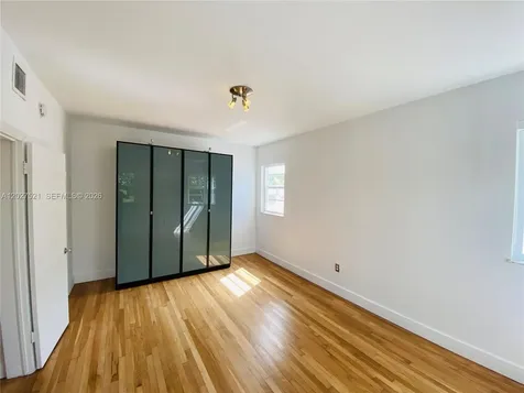 6881 Bay Drive Miami Beach FL 33141